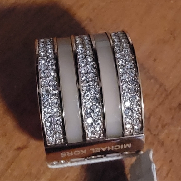 Michael Kors ring size 7 - Picture 4 of 4